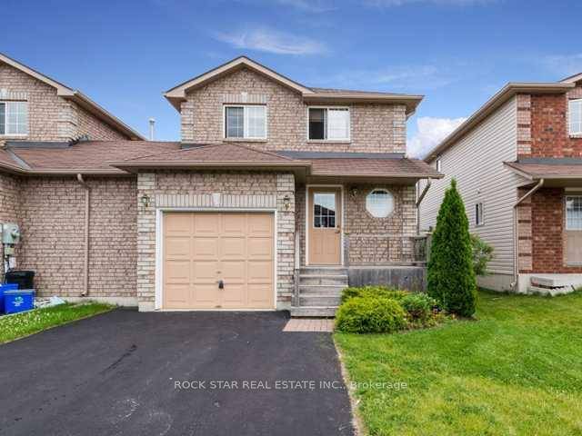 Located near schools, parks, shopping, and with quick access to Hwy 400, this home is in an ideal location !