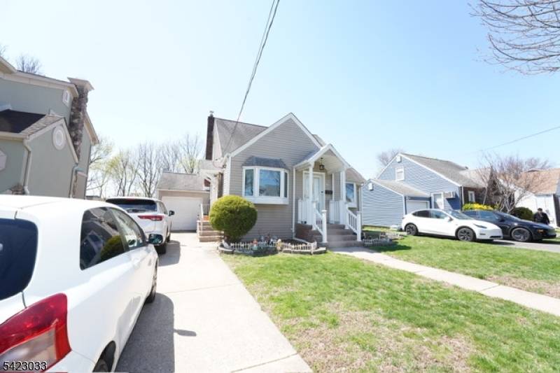 Charming Cape Cod in a desirable Clifton neighborhood !