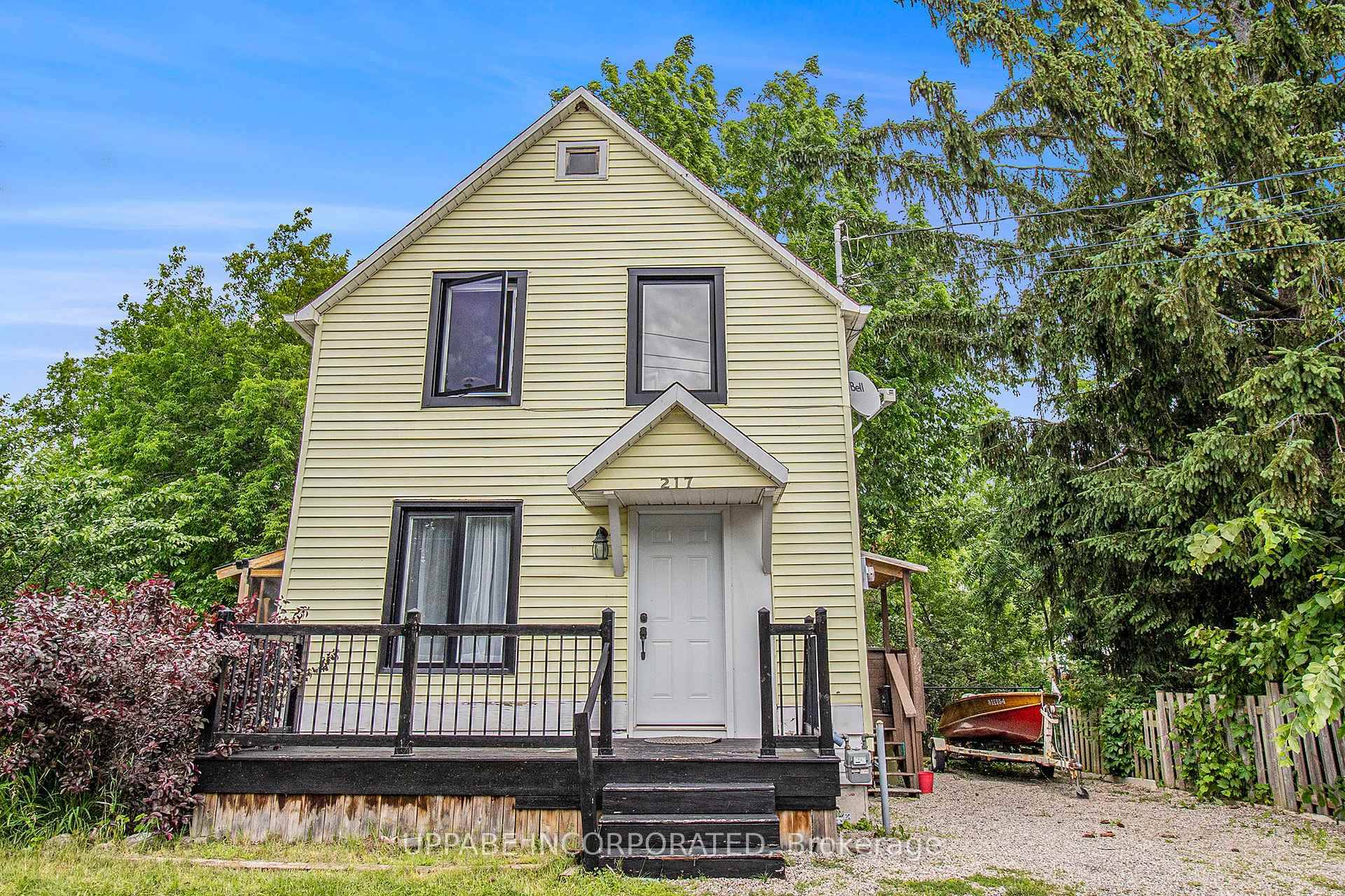 Welcome to Kemptville's tranquil sanctuary, where lush greenspaces and winding trails await exploration.