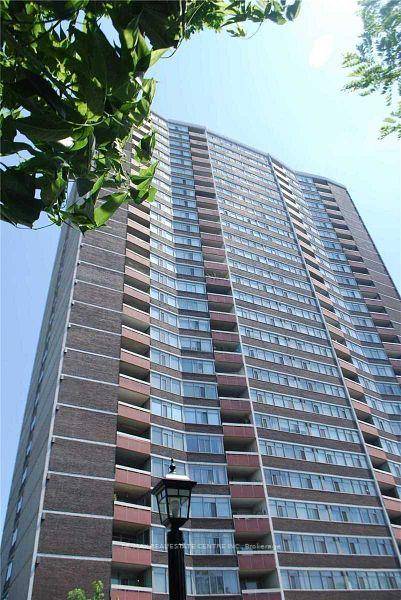 Well Maintained 2 1 Bedroom Unit with 2 Parking Spaces.