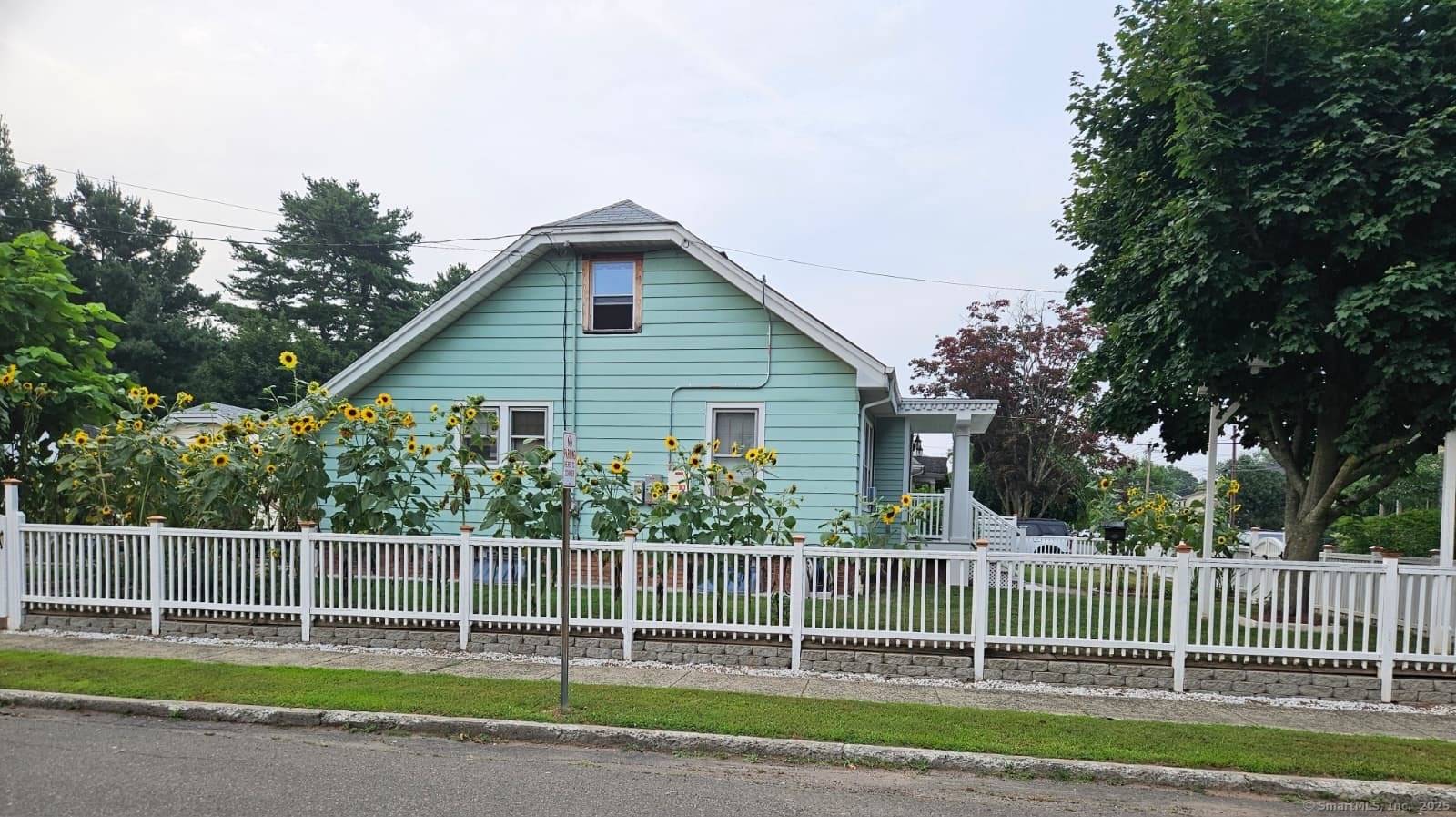 Welcome to 30 Bradley Avenue Come see the charm of the white picket fence and the feel of community being in walking distance to town center with local shops and ...