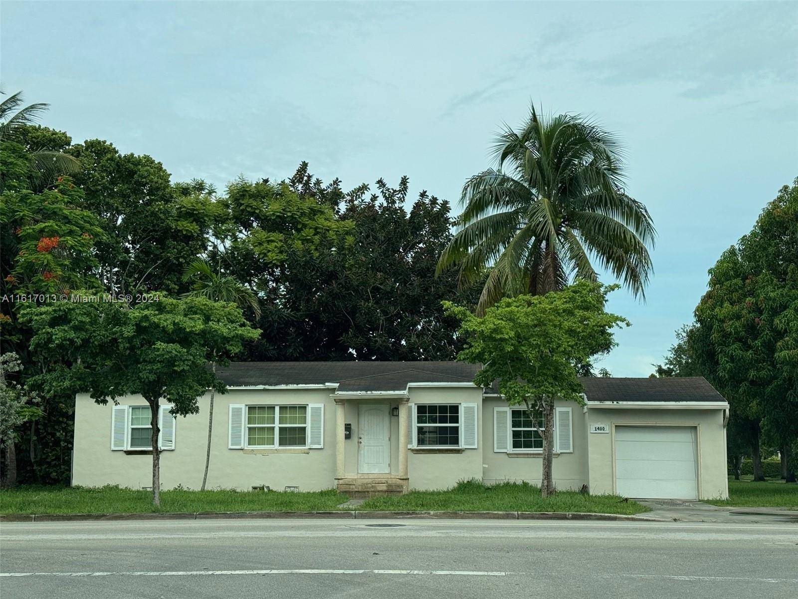 Great 3 bedrooms, 1 bathroom house with 1 Car Garage, in the Beautiful amp ; Best City of West Miami !