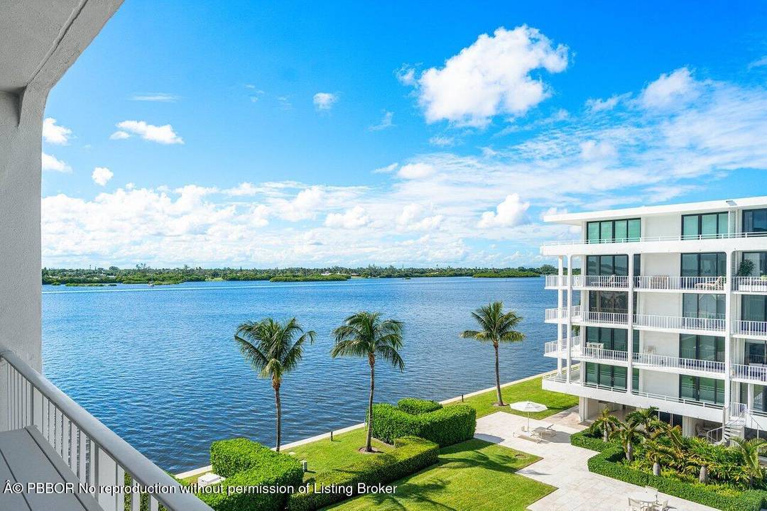 Stunning newly renovated Intracoastal offering !