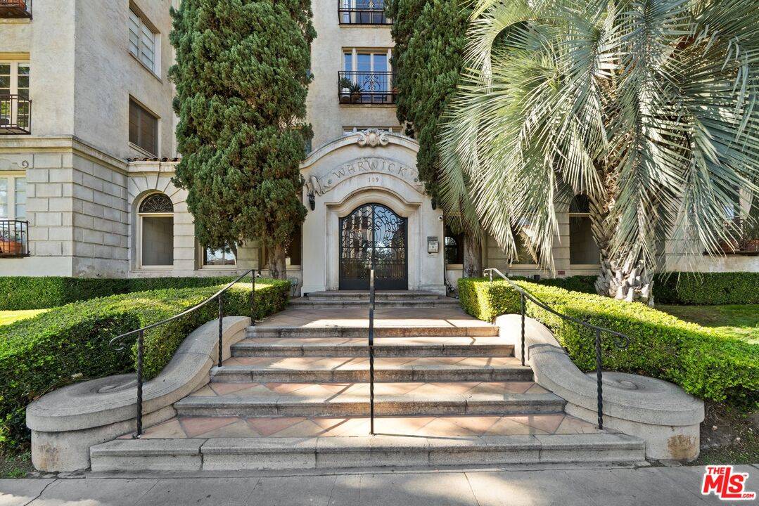109 N Sycamore Ave 1BR Hancock Park La