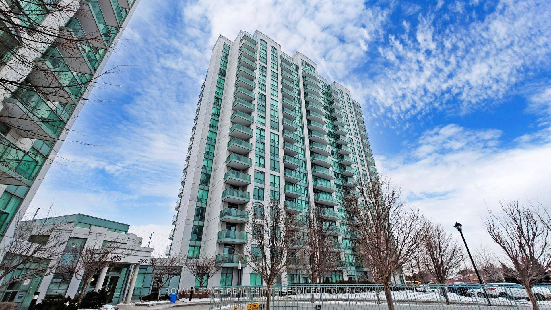 Located in prime Central Erin Mills, this stunning 2 bedroom, 2 bathroom, Approx 900 SF, mid raised corner unit, offers modern kitchen with Stainless steel appliance and granite counter top.
