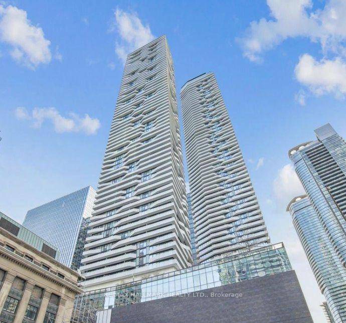 Luxury living at The Harbour Plaza built by Menkes !