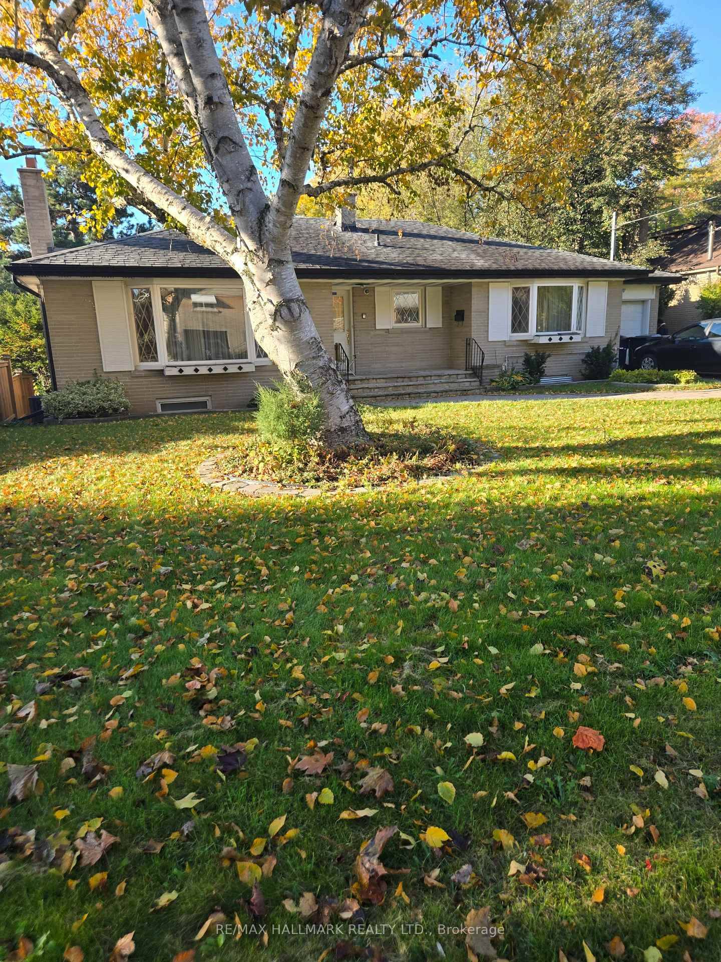 SPACIOUS and charming 2 bedroom, 1 bathroom lower level unit featuring a large open Family room area and a second huge Living room area.