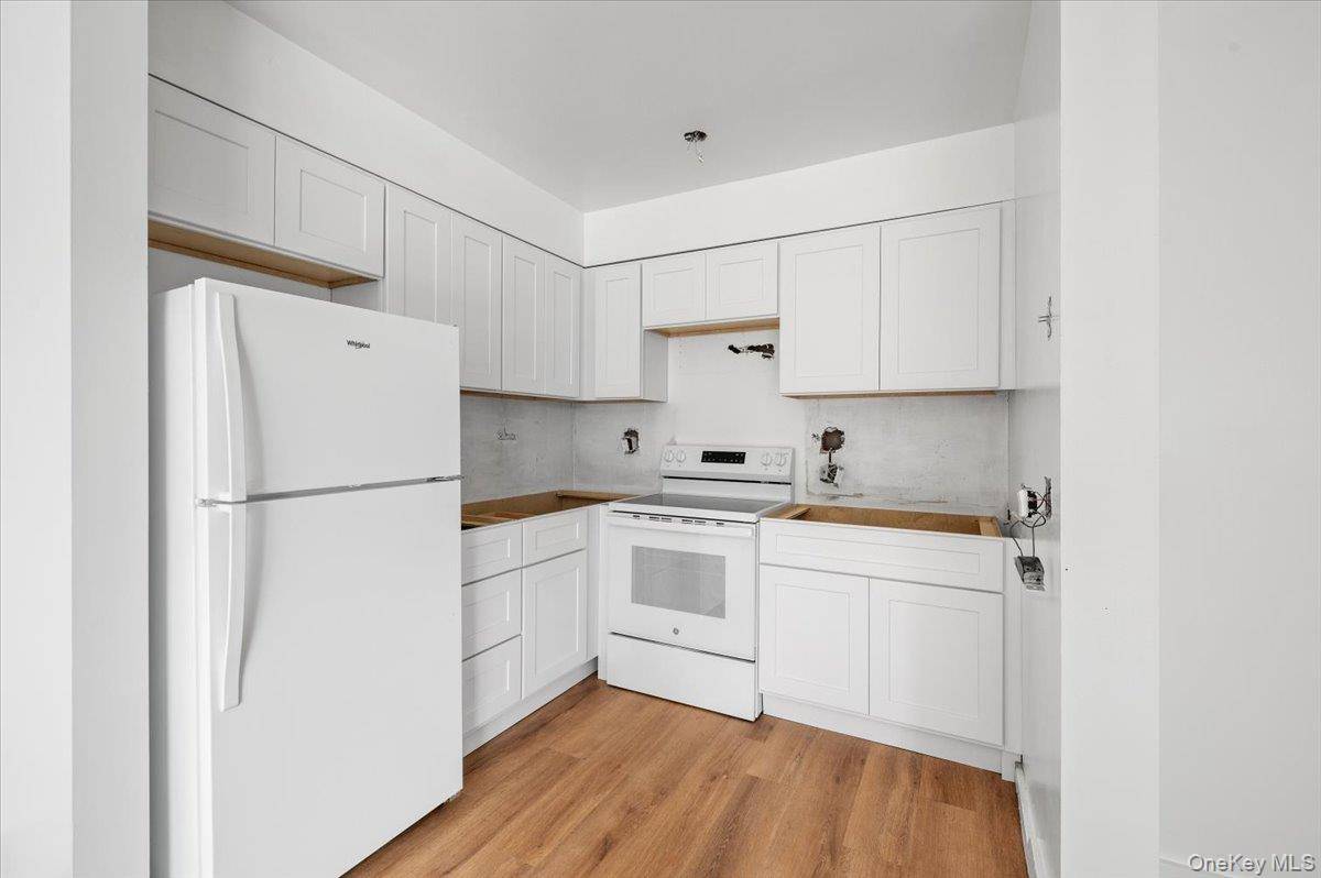 Located in the heart of Sag Harbor Village, this inviting and recently renovated apartment offers a comfortable and easy Hamptons lifestyle.