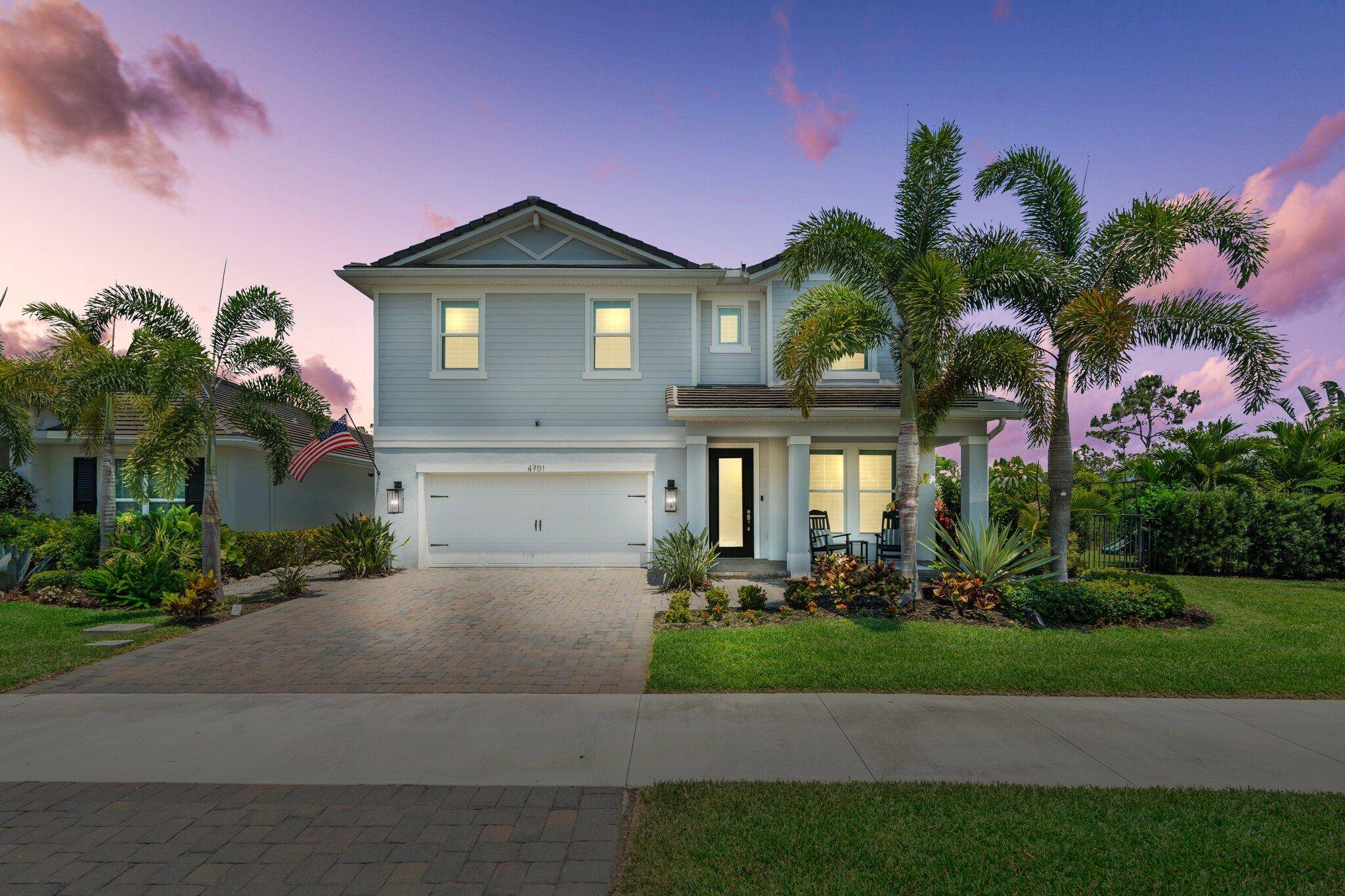 Be prepared to fall head over heels for this absolutely stunning home in the highly sought after community of Banyan Bay, right in the heart of Stuart !