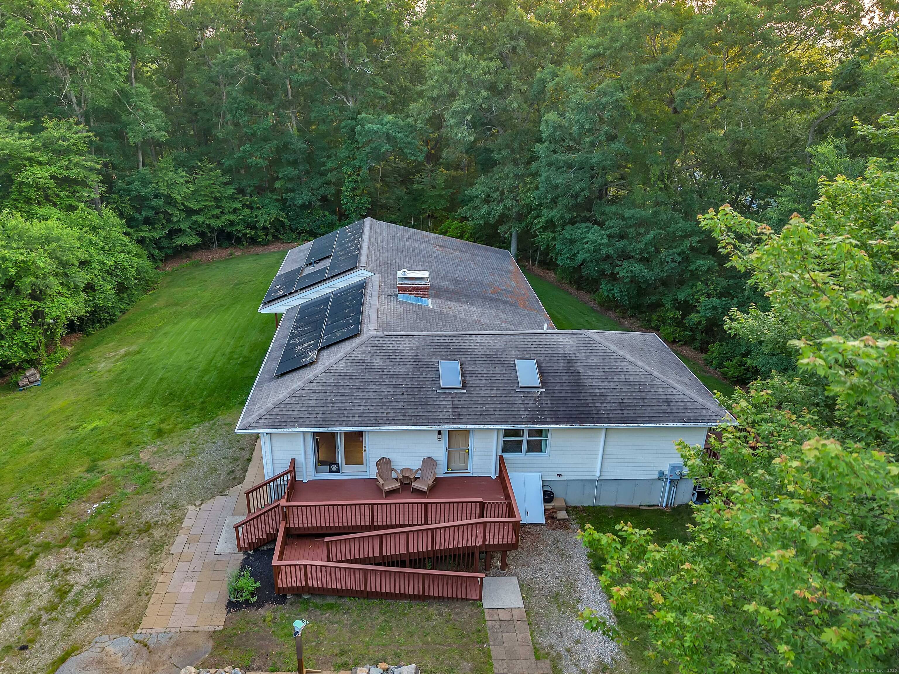 Welcome to 219 Doyle Rd in the heart of Oakdale !