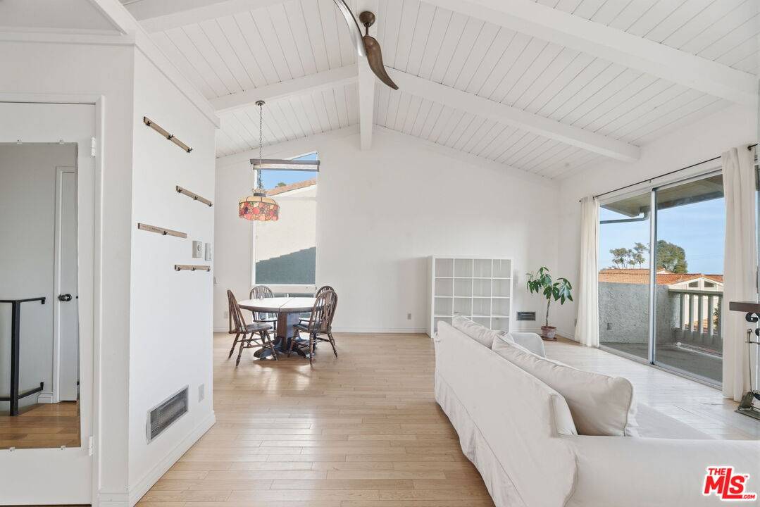 28370   Rey De Copas Ln 2BR Malibu La
