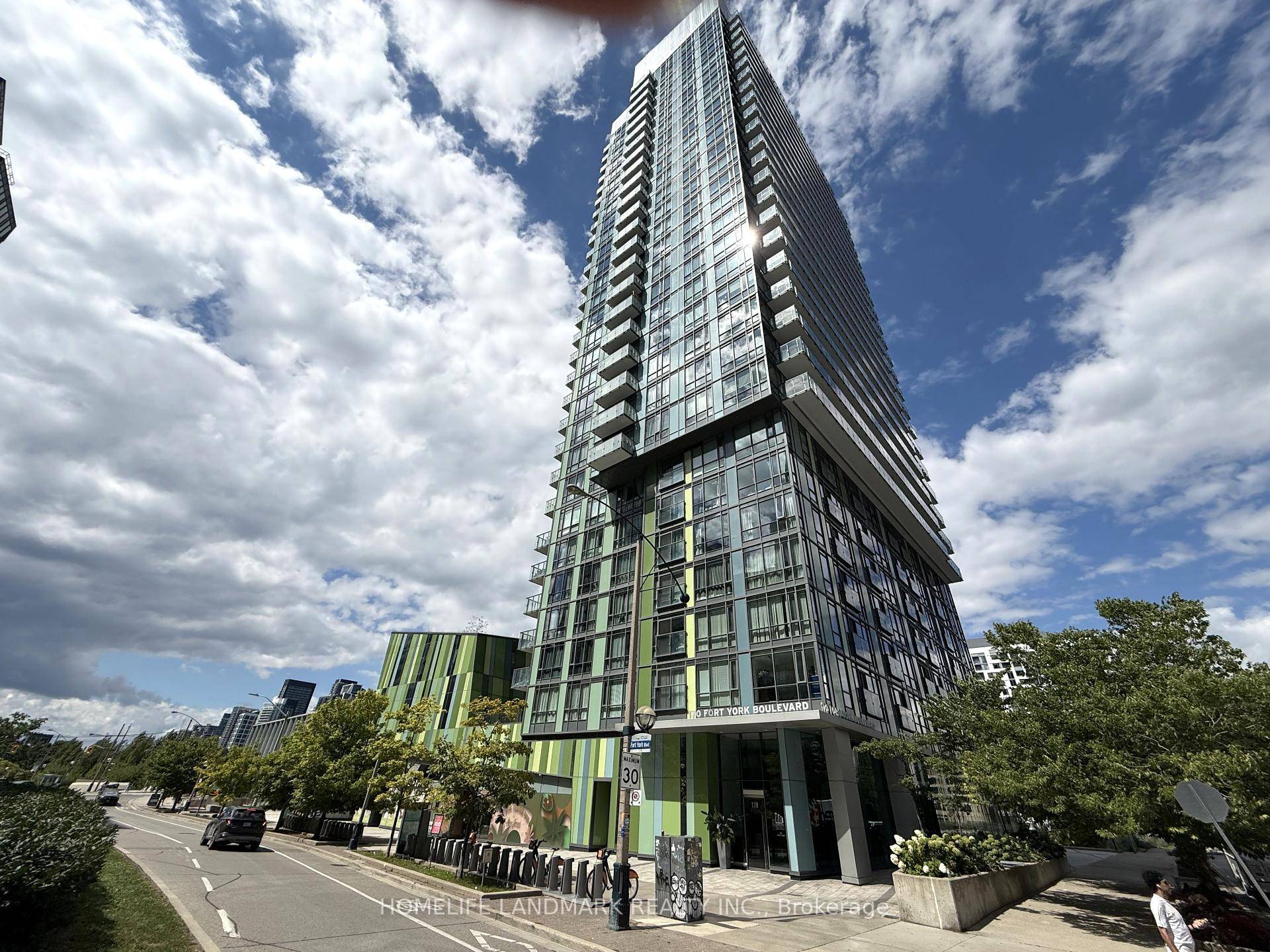 Bright, Spacious And South Facing One Bedroom Condo In One Of The Most Desired Buildings And Prime Locations Downtown !