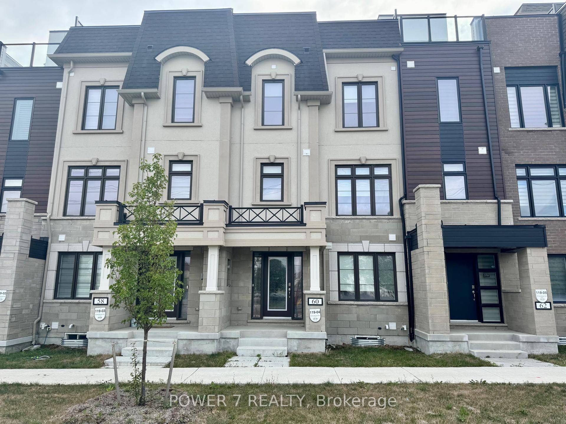 Bright amp ; Stunning Minto Built Freehold 3 Bed and 4 Washroom Townhouse in the Desirable Angus Glen Neighbourhood !
