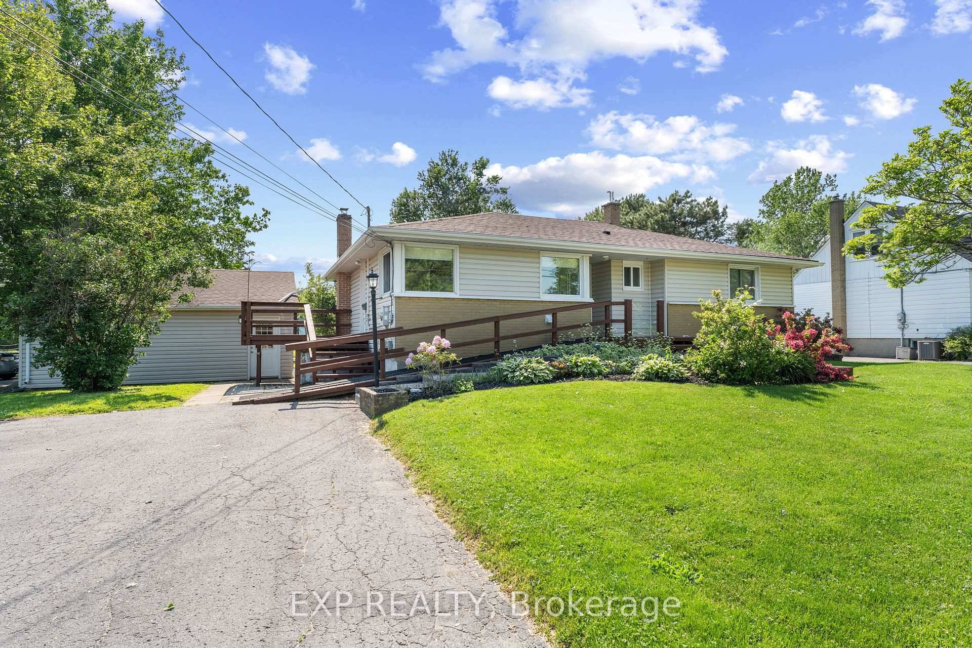 Welcome to 450 Coronation Blvd The Biggest Small Bungalow in Kingston area !