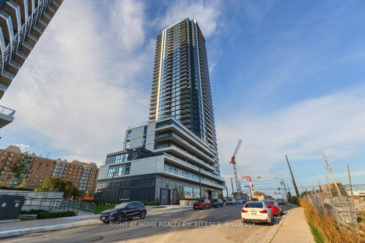 BRAND NEW in Prestigious GEMMA Building By PINNACLE in the Mississauga's Vibrant City Centre.