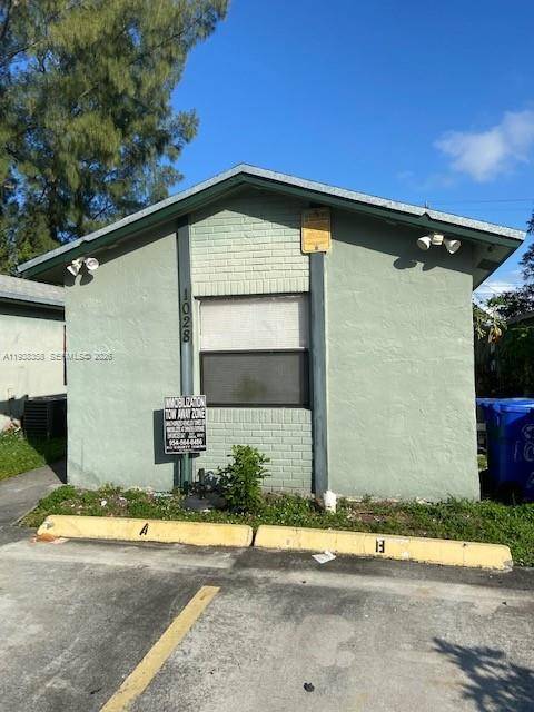 MOTIVATED SELLER ! Excellent investment opportunity to own an income producing duplex in a desirable Fort Lauderdale location.