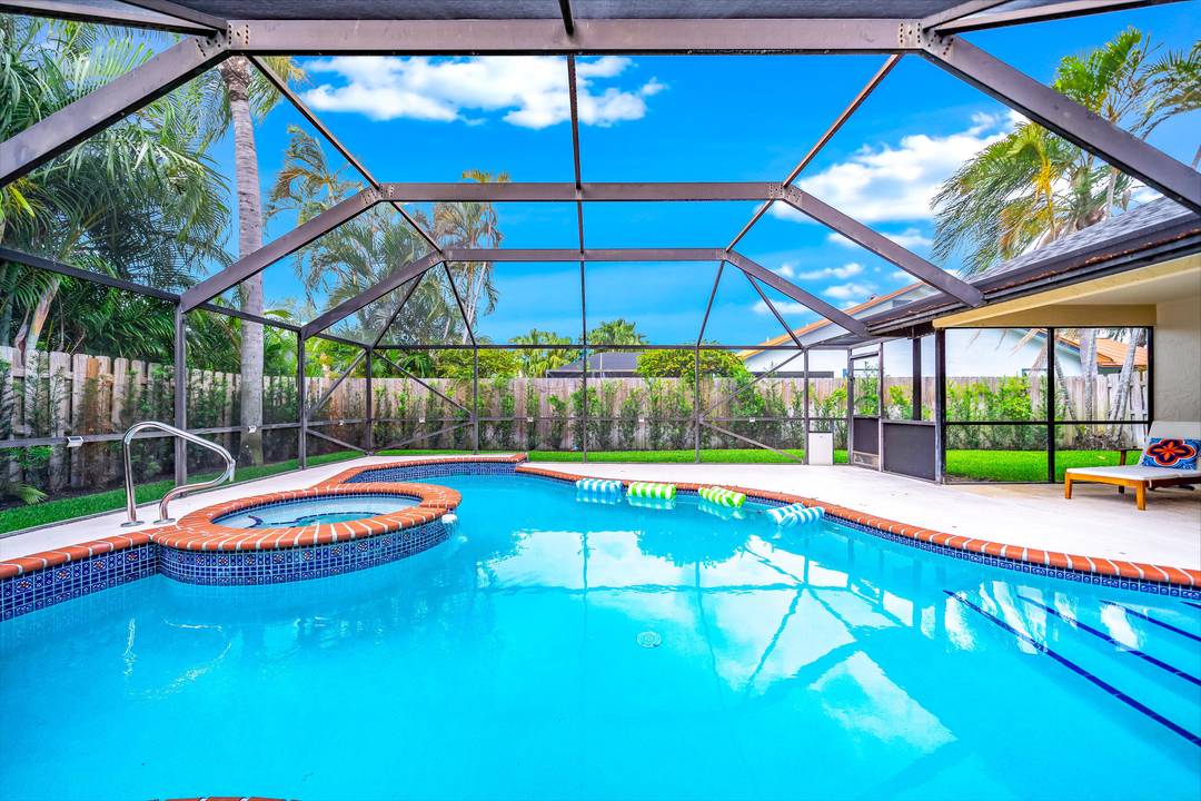 AVAILABLE MAY 1ST 2026 BEAUTIFUL Stunning 4 bedroom 2 bath, one story home.