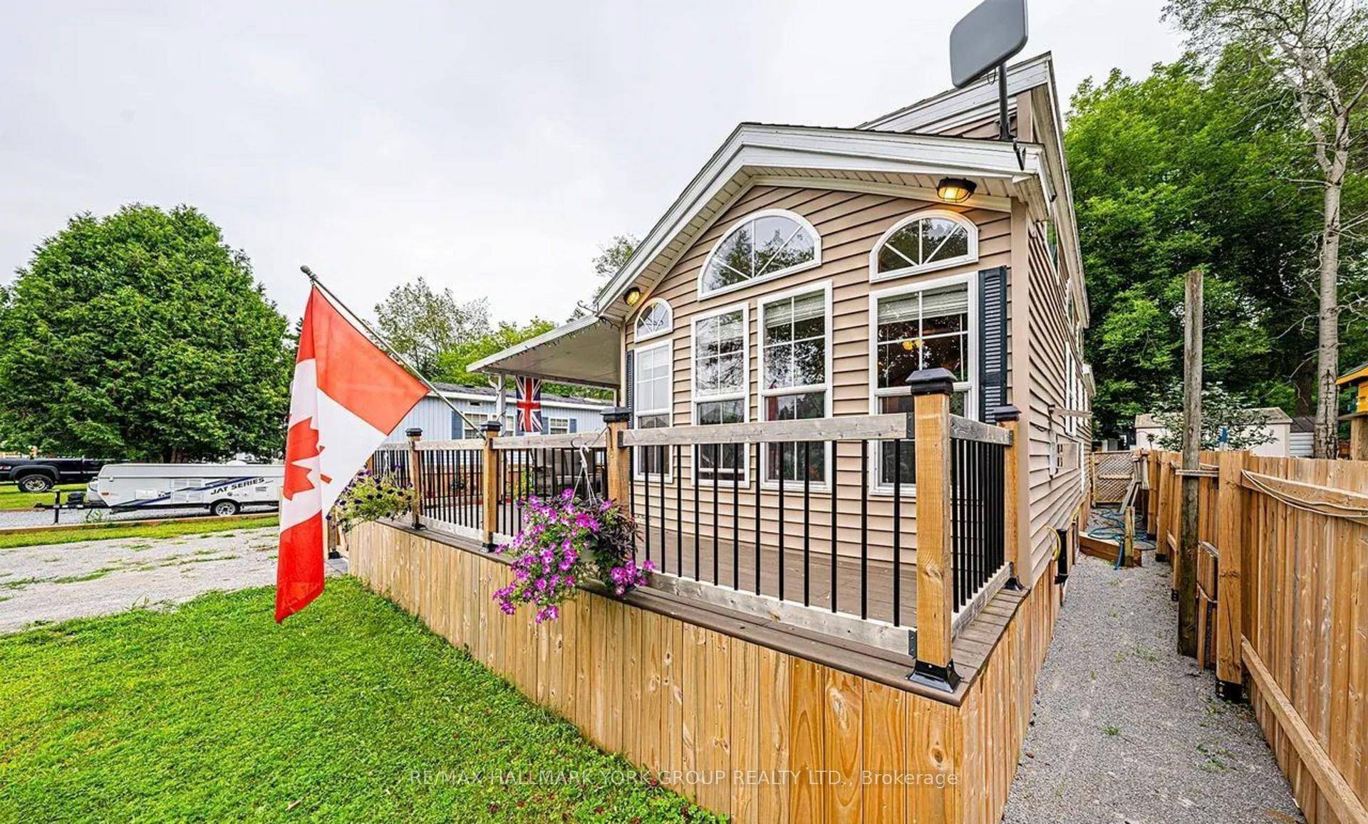 Welcome To Your Slice Of Paradise In The Heart Of Vlahos Trailer Park Lot 3 !
