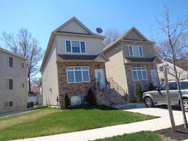 Located in the highly desirable Chelsea Travis neighborhood of Staten Island, this immaculate detached single family duplex was built in 2014 and meticulously maintained by its original owner.