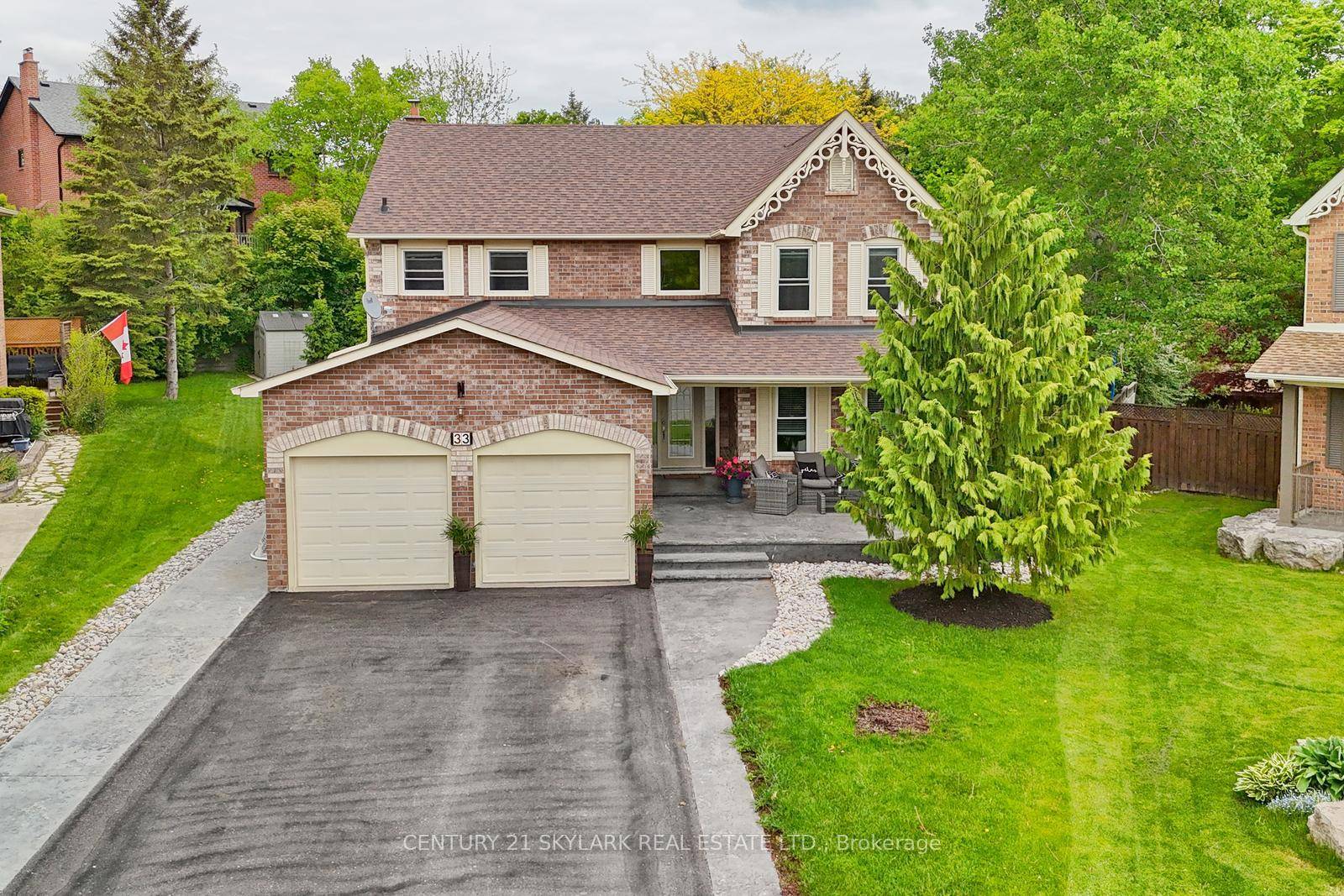 Welcome to this spacious, open concept 4 bedroom home with finished basement situated on a quiet, sought after court perfect for families.