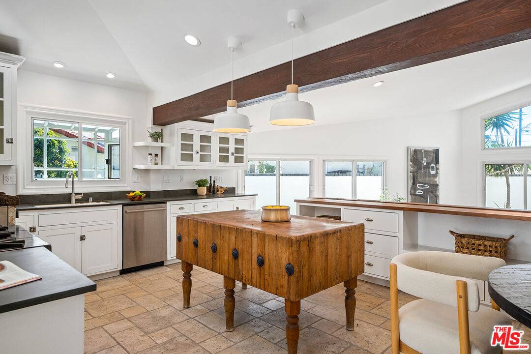 7145   Trask Ave 4BR La