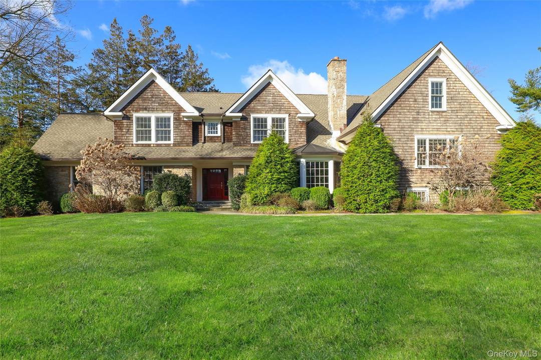 Welcome to your dream retreat in Scarsdale !