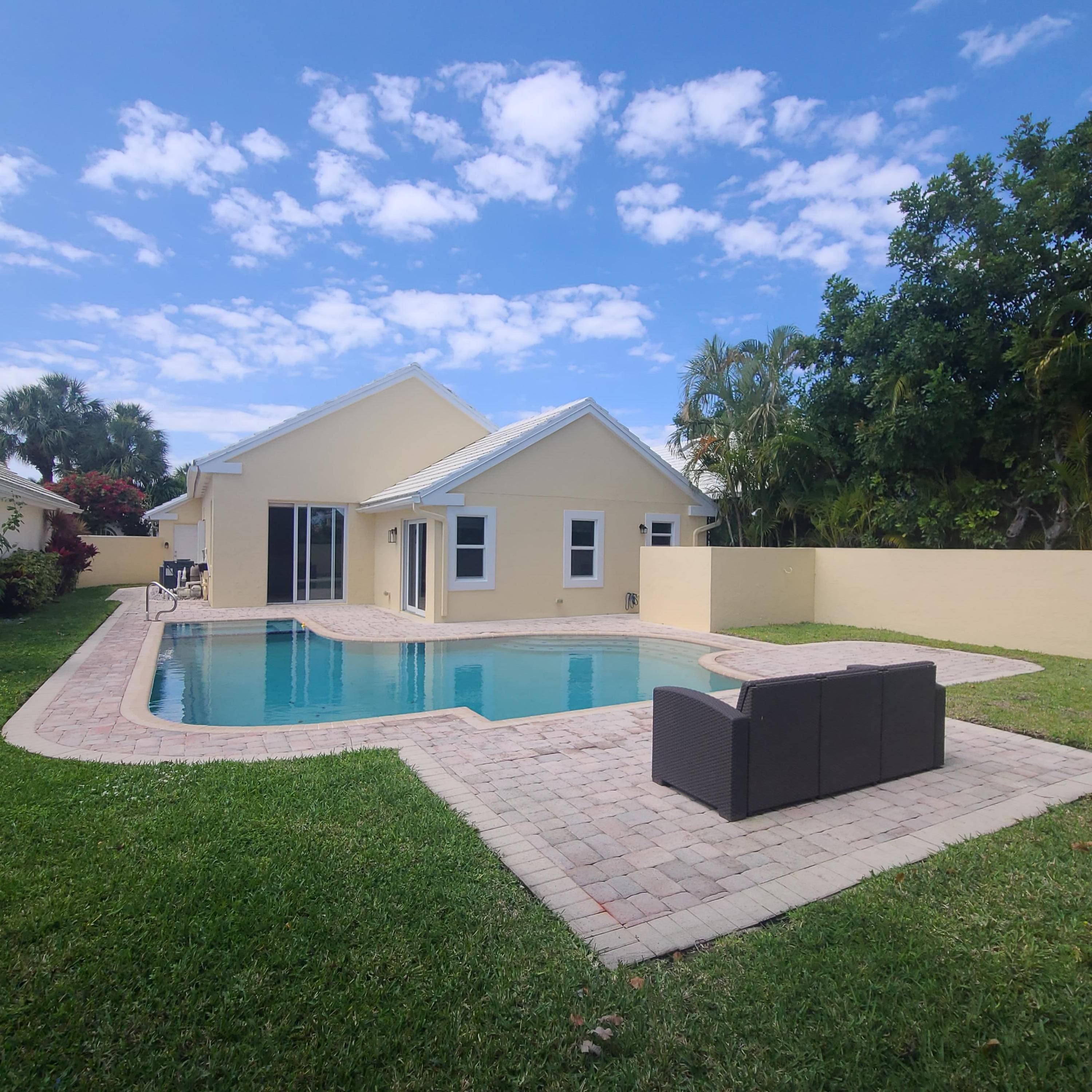 Beautiful remodeled 3bd POOL home w travertine entry thru the walled private courtyard with a gate 21.