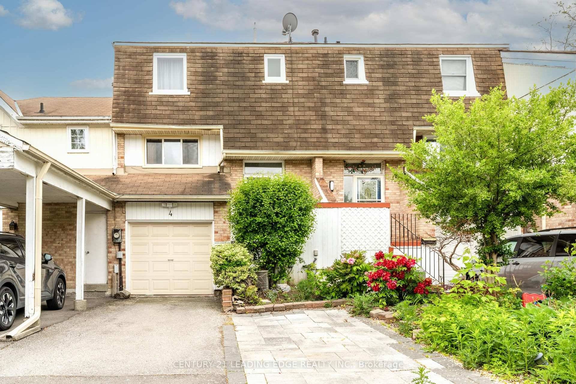 Welcome to this beautiful freehold townhouse in the desirable Heart Lake East community !