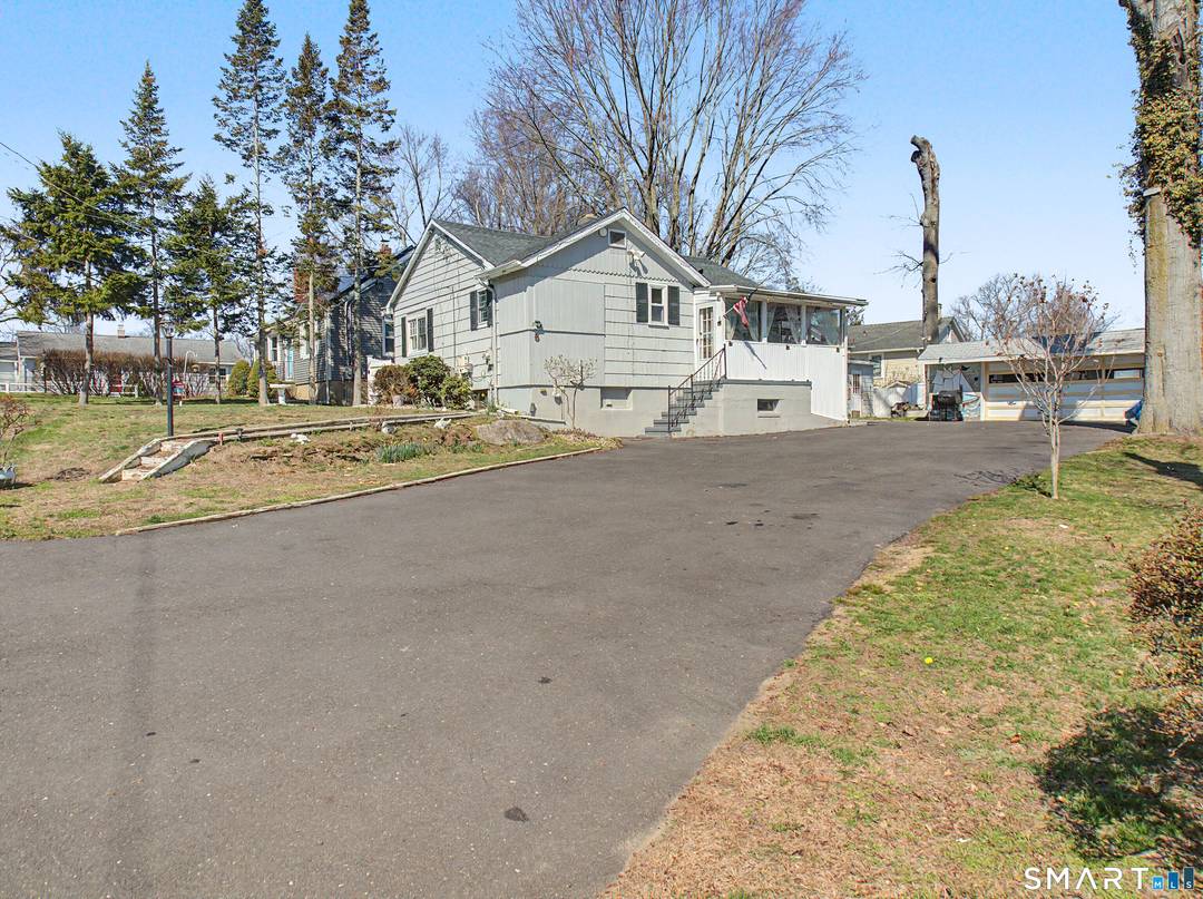 Welcome to this beautiful and versatile home offering comfort, space, and opportunity !