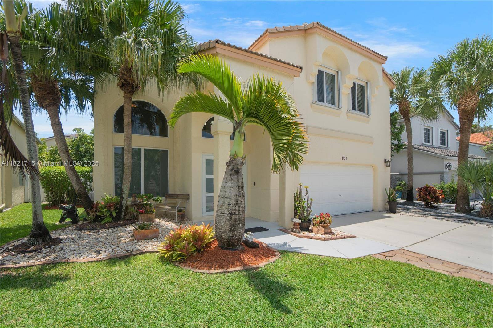 Stunning 4 BD 2. 5 BA, live in luxury with 2880 sqft under AC.