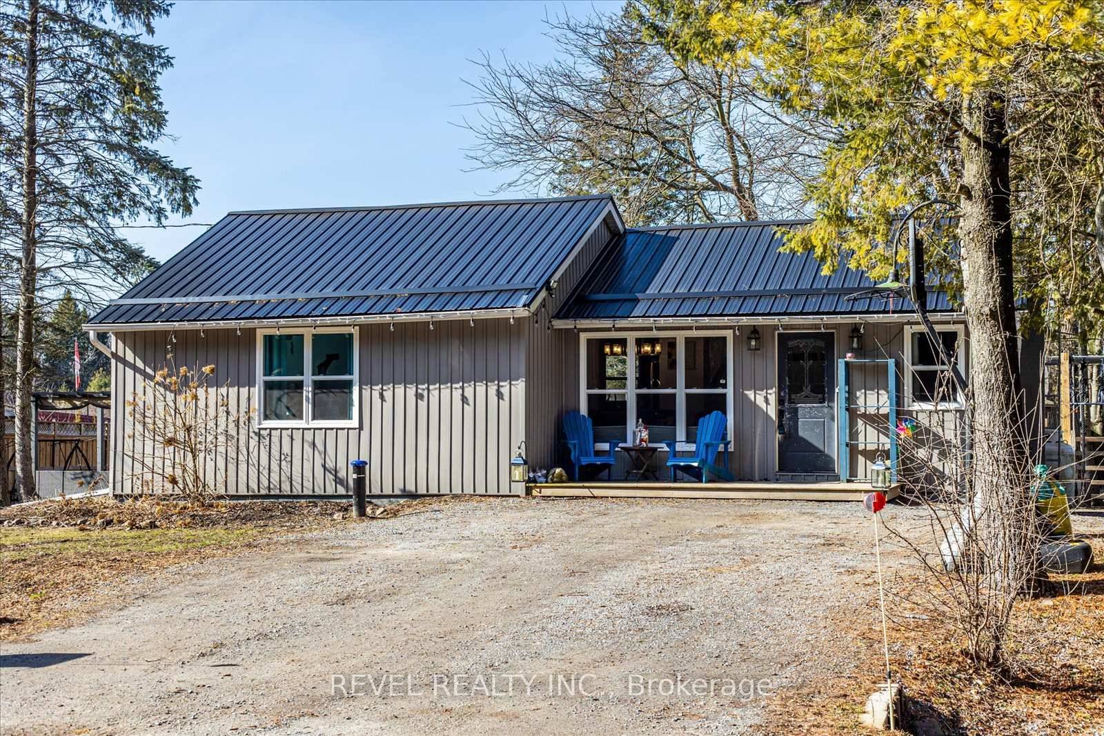 Country Living Just Min To The Village of Newcastle, Great for Commuters Needing Quick Access to the 401 115 407, Close to The Ganaraska Forest.