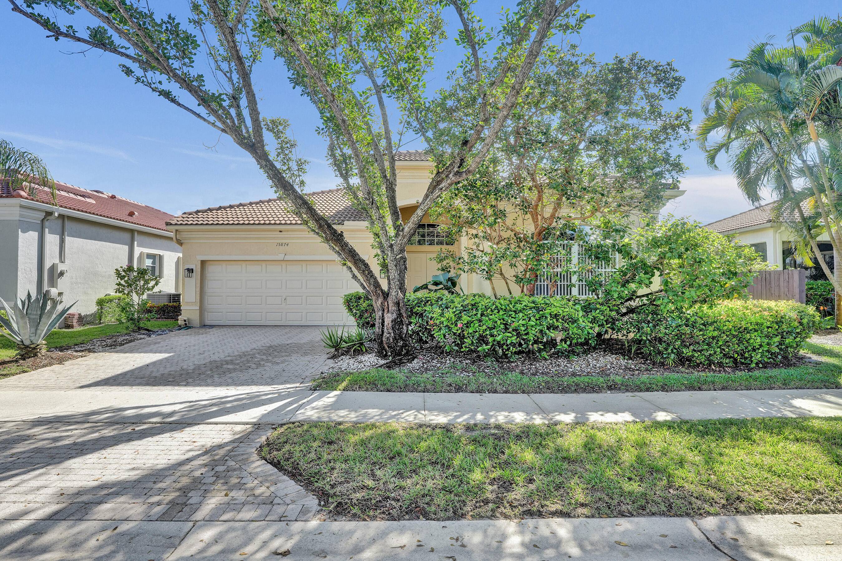Impeccably Maintained 2 Bed, 2 Bath Den, Lakeview Home in beautiful Vizcaya of Delray Beach, a 55 Community.