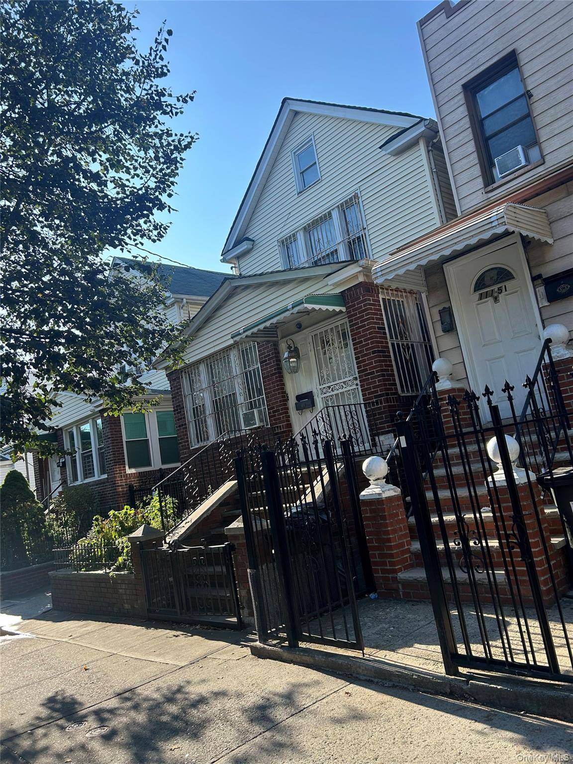 convenient area, walk to subway, new roof