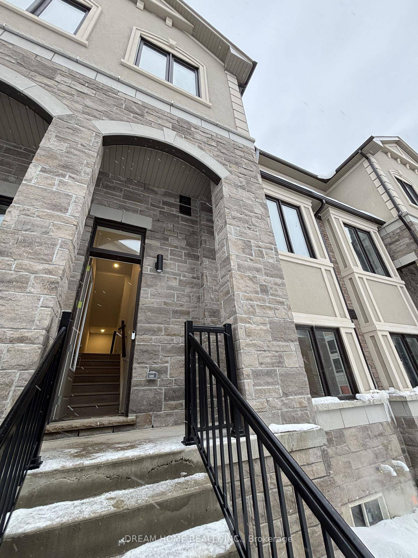 Welcome to this brand new, never lived in luxury townhouse in the heart of Richmond Hill.