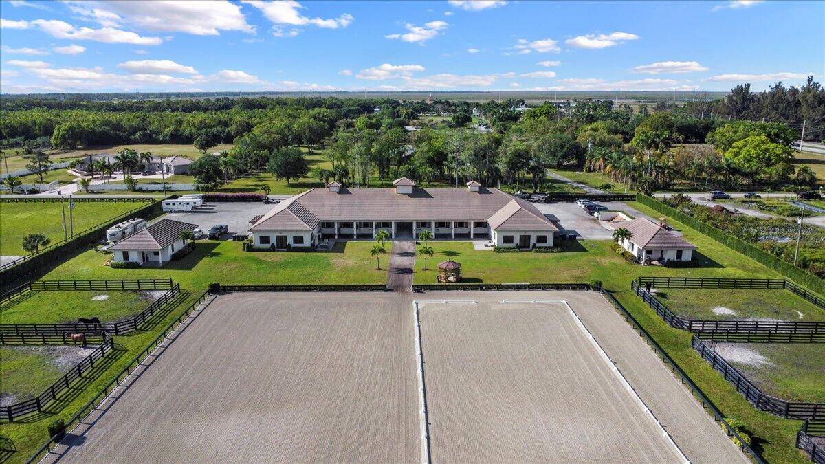 Located just a short drive to Wellington's horse showgrounds, this luxurious barn, built in 2017, is available for rent and is in impeccable condition.