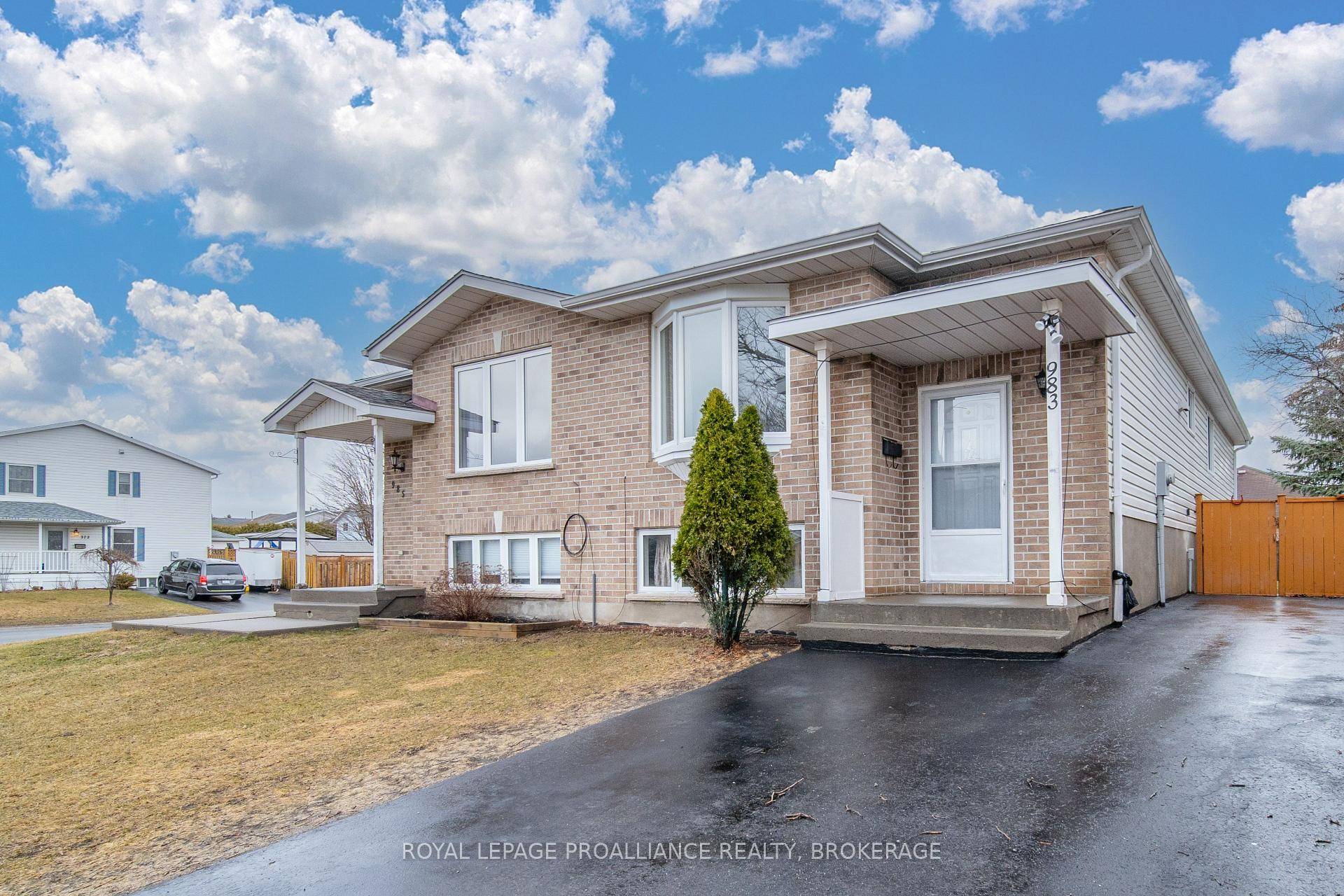 Welcome to this fantastic opportunity for first time homebuyers or investors !