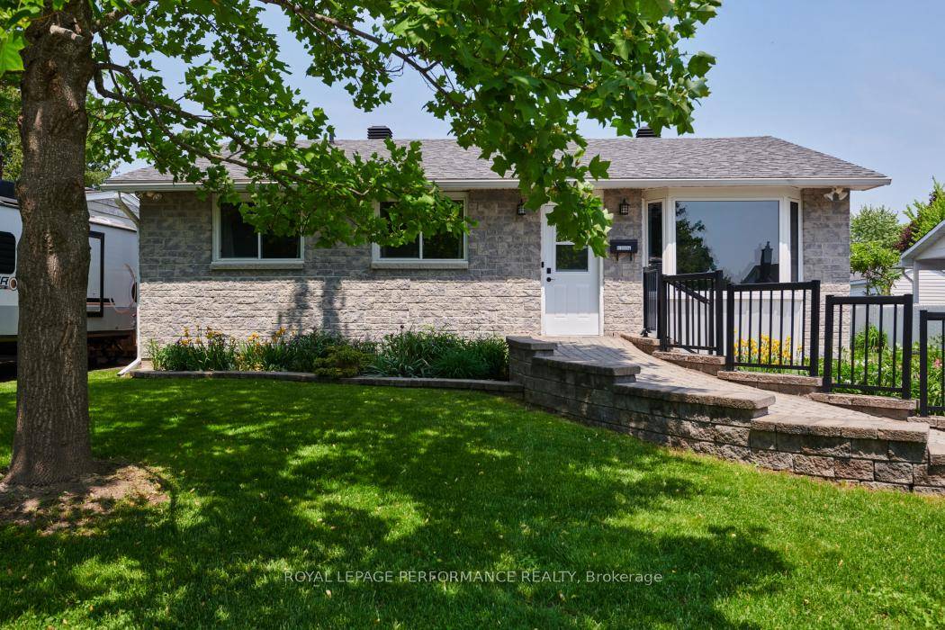 Welcome to this delightful 2 bedroom bungalow nestled in the heart of popular Beacon Hill North.