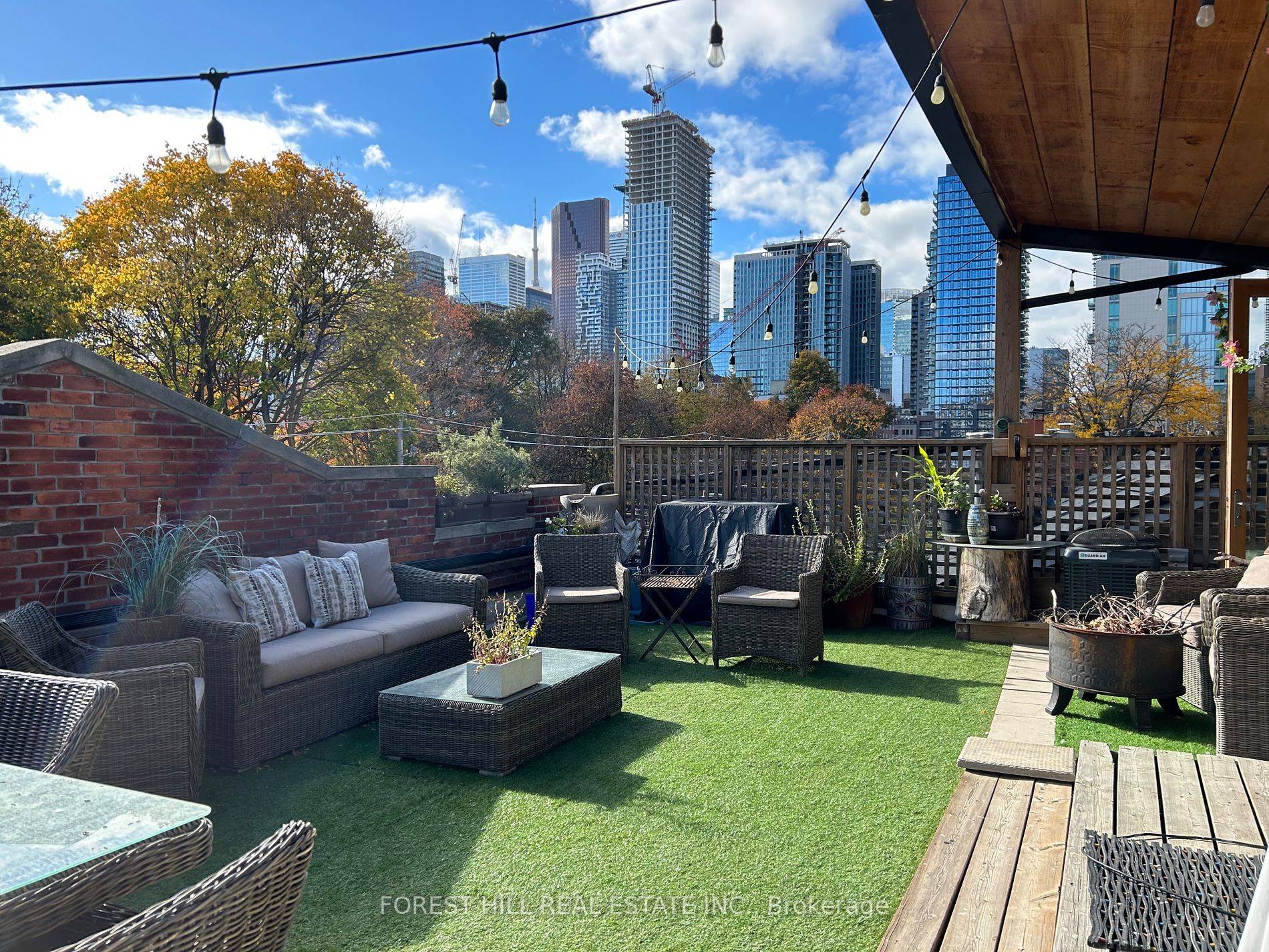 A Historical Treasure of Toronto Located at 154 Shuter St, once recognized as the Rosar Coach House, this detached brick building boasts four unique loft spaces over 4000 sq ft, ...