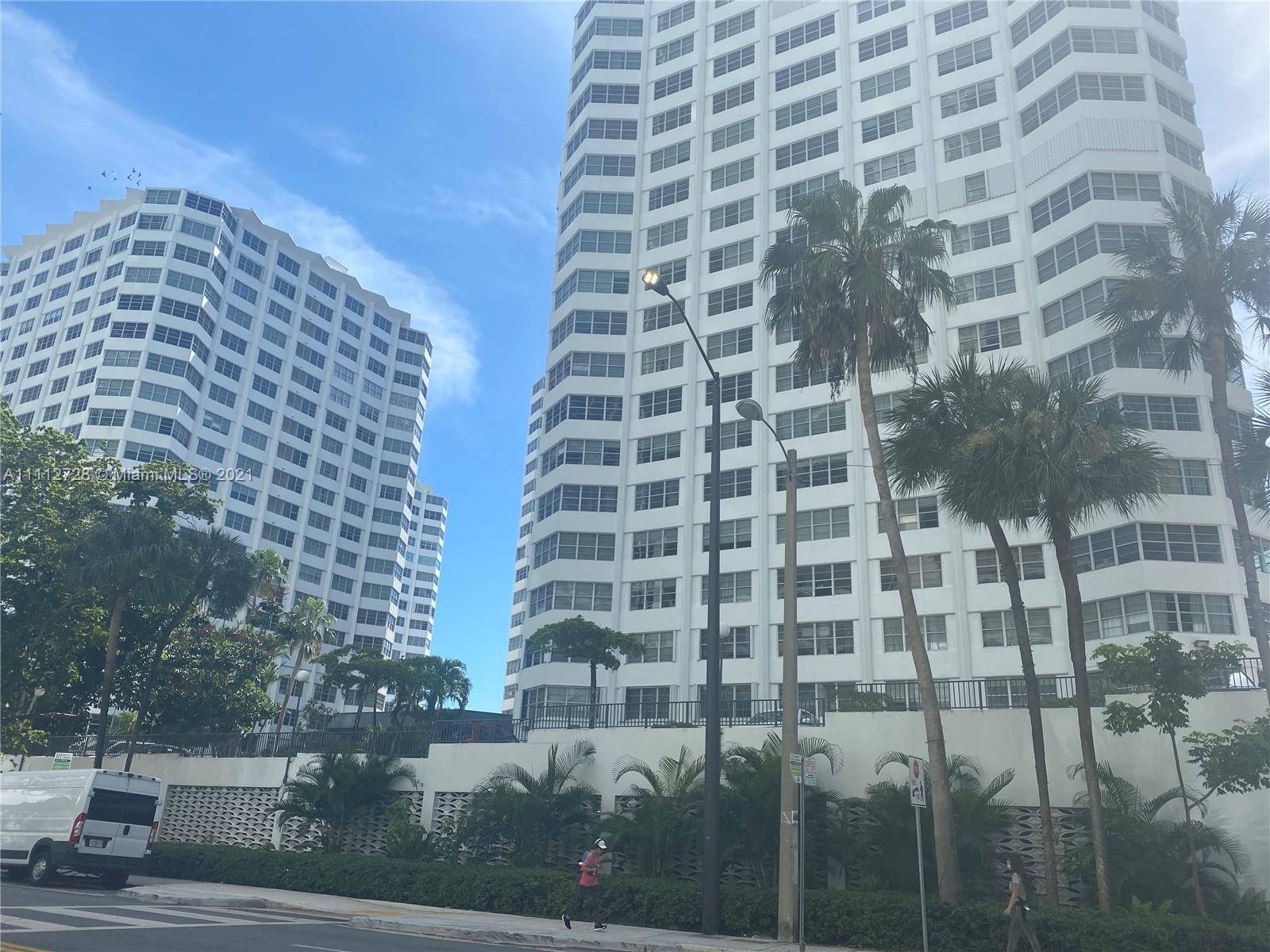 A beautiful fully furnished apartment that is amazing locating the downtown Brooklyn Ariel you re only 10 minutes away from downtown Brickell mall and only 15 minutes away from South ...