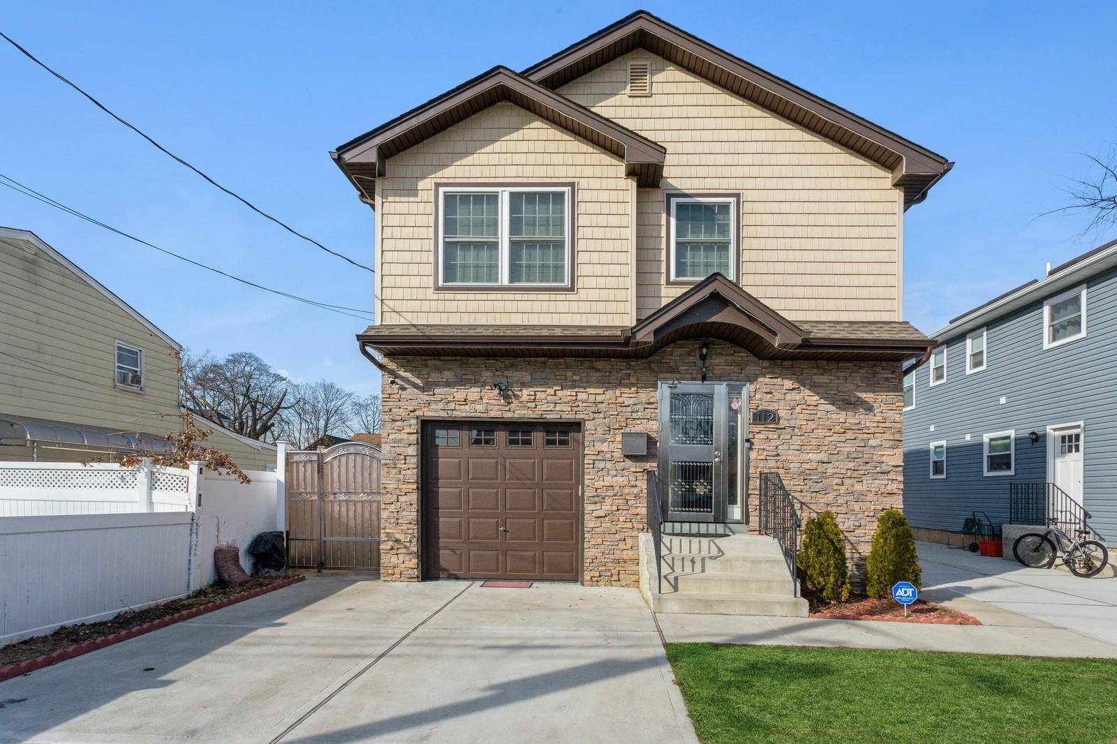 The Town of Elmont Proudly Welcomes 112 Emporia Avenue to the Market !