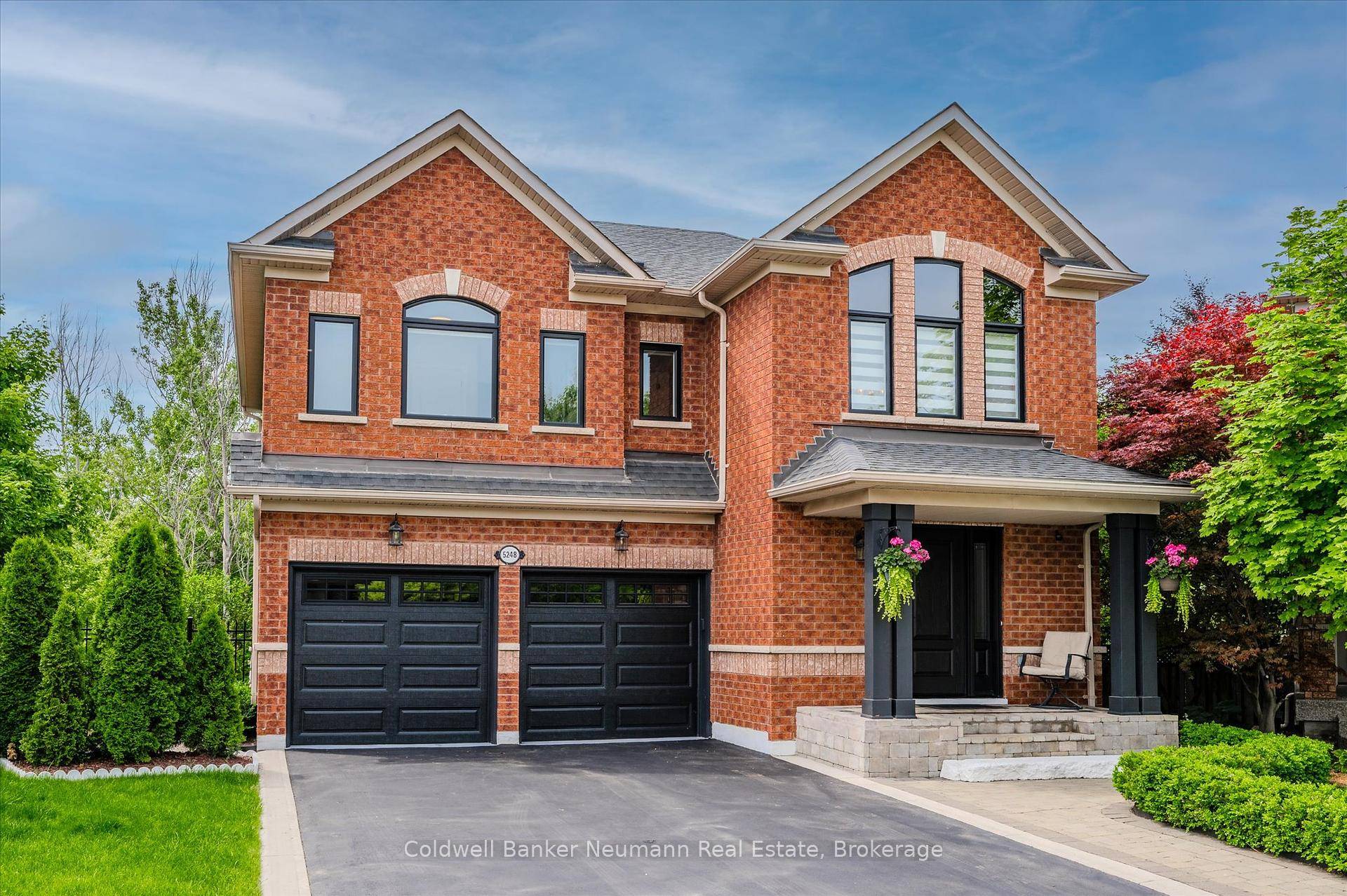 Welcome to 5248 Nova Crescent a meticulously maintained family home set on a quiet crescent in Burlingtons sought after Orchard neighbourhood.