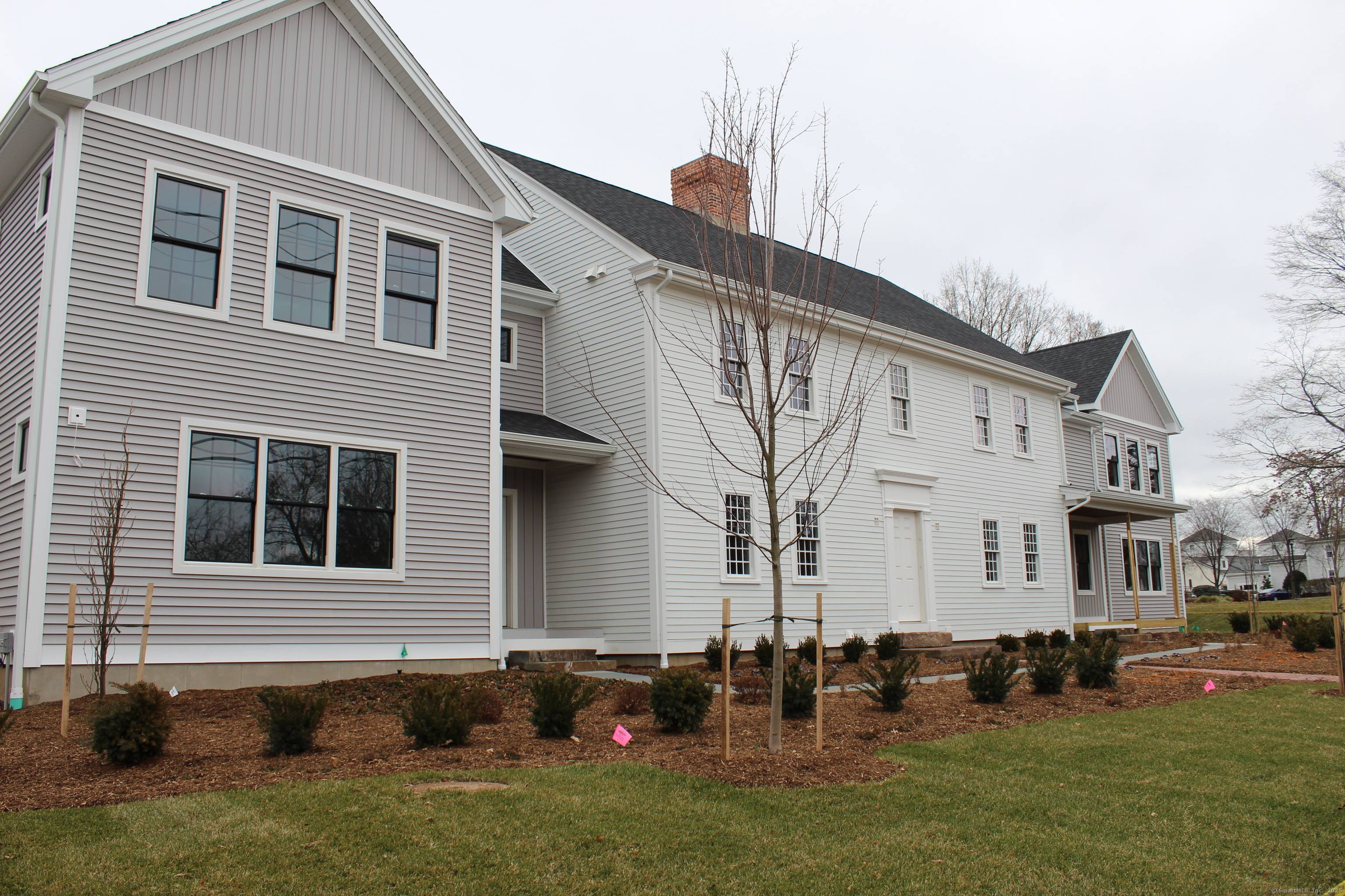 Discover the perfect blend of contemporary design and urban convenience at Smith Center Lofts.