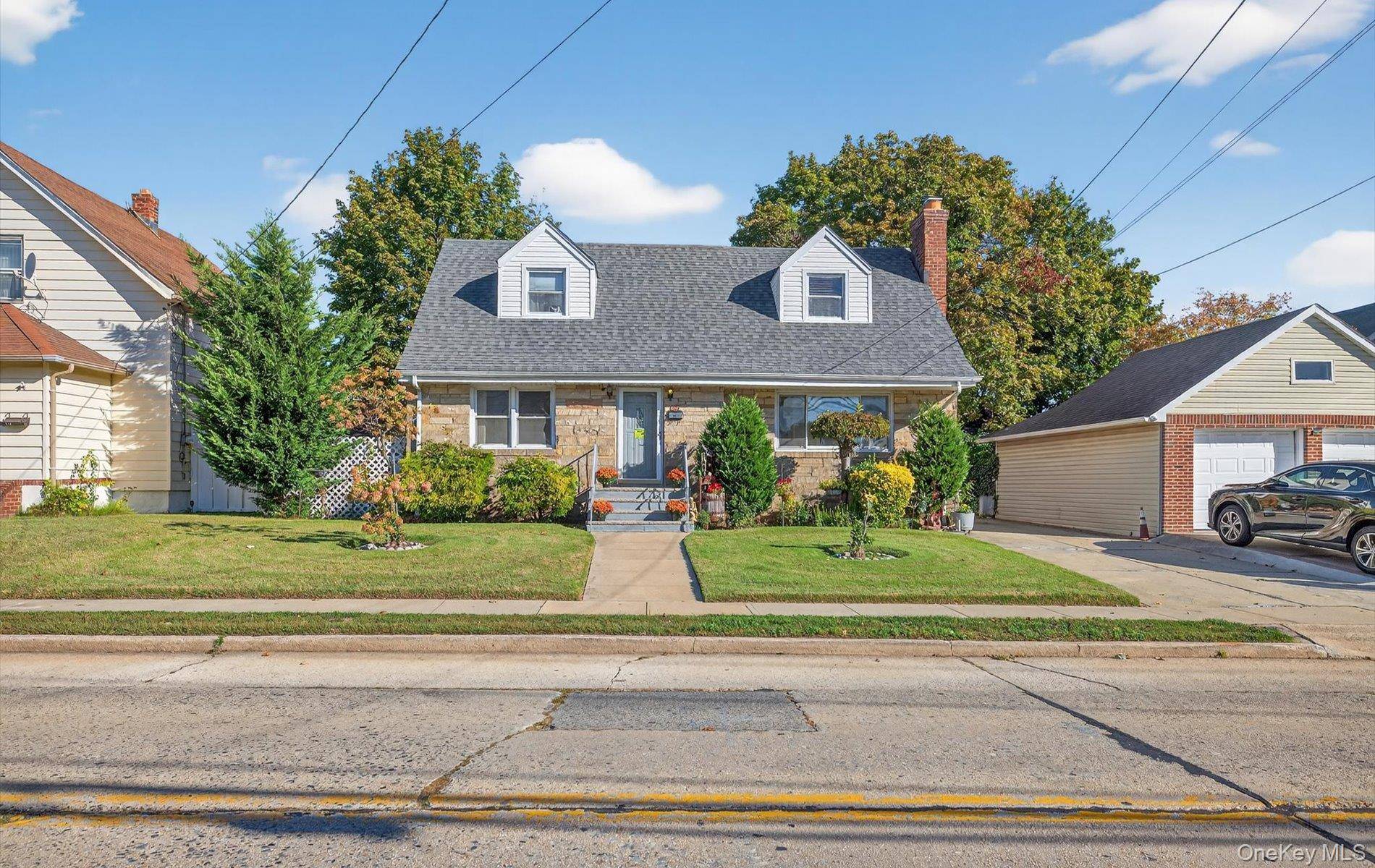 Welcome to 169 W Valley Stream Blvd !