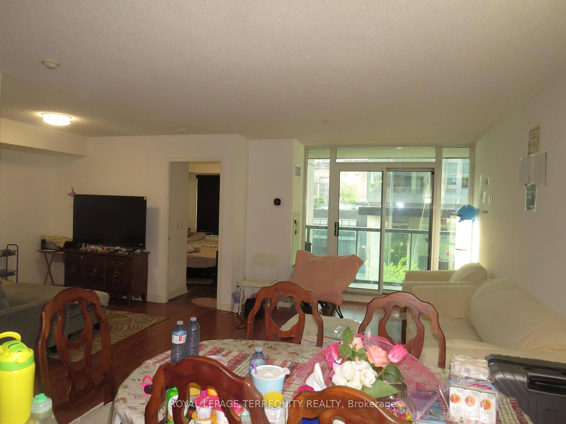 Priced to sell ! Large One Bedroom plus Den.