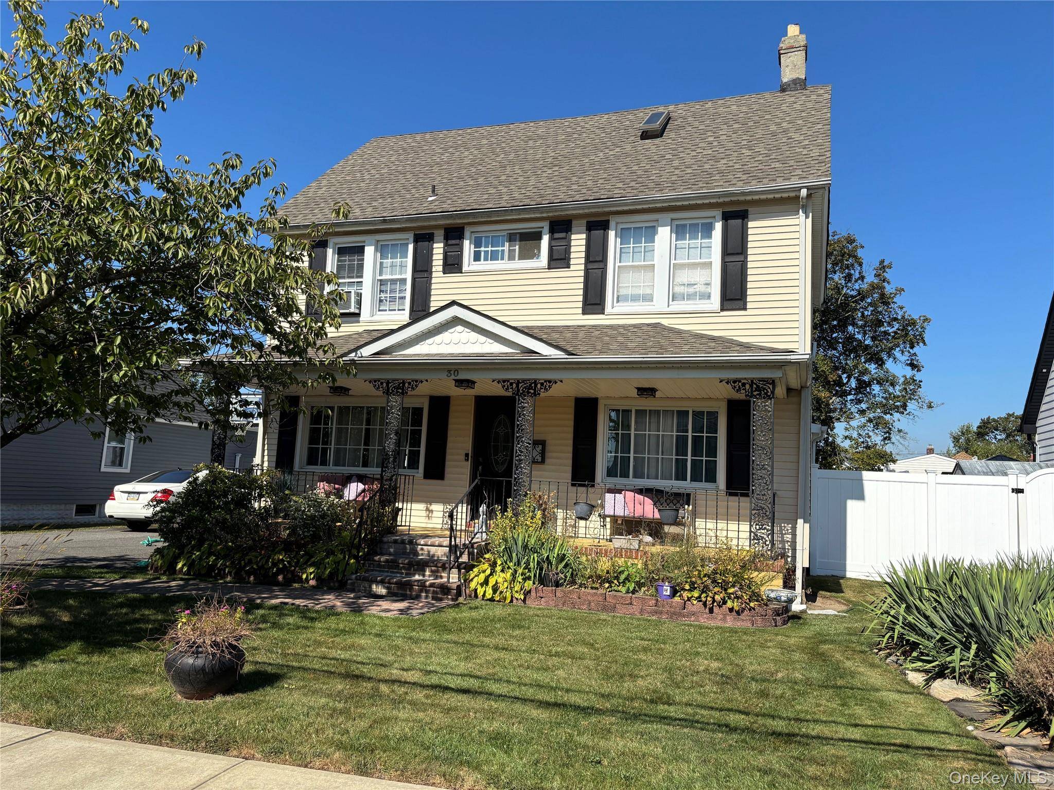 Lovely Colonial House rental 3brs 2 bth.