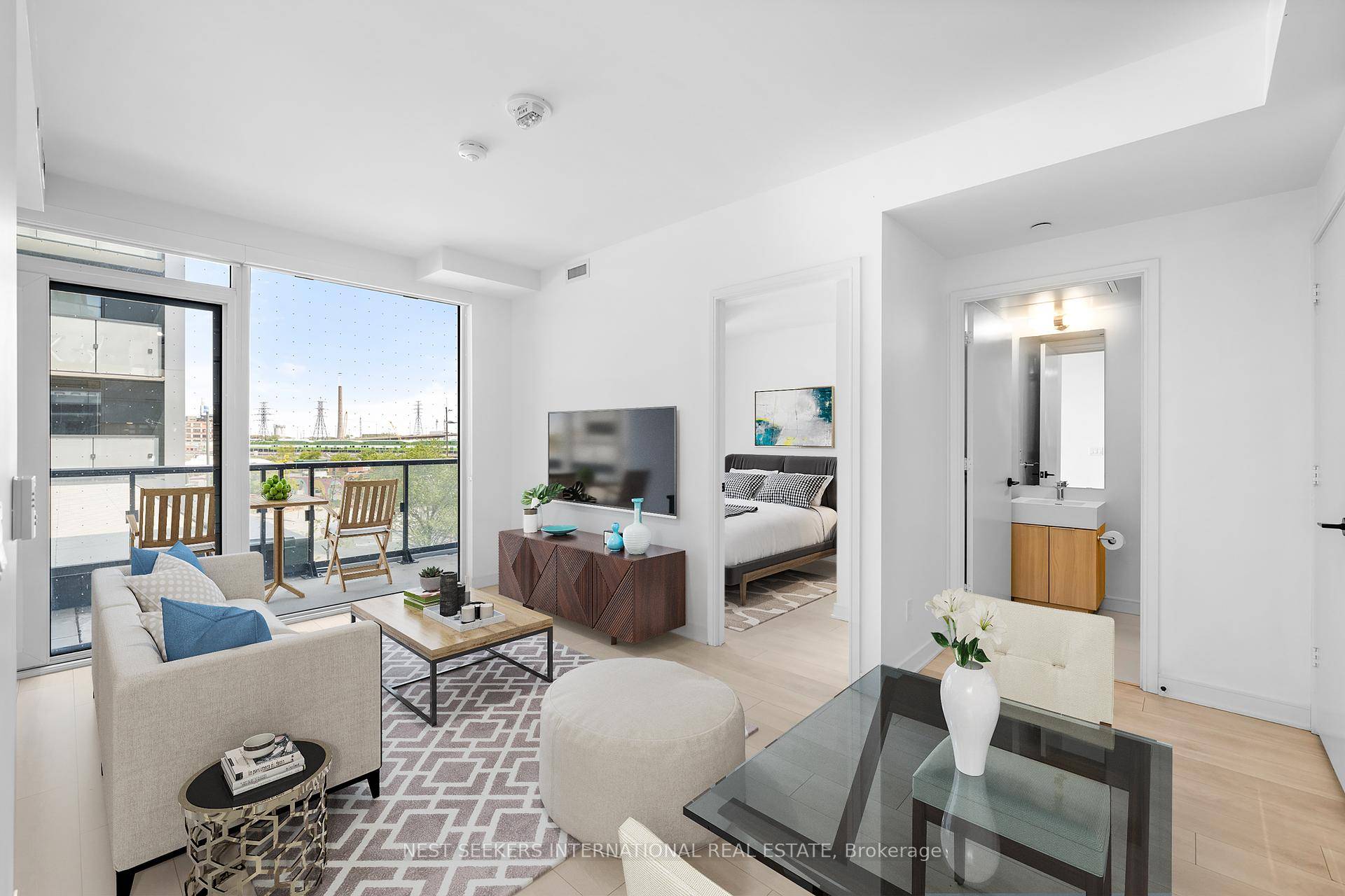 Welcome To The Brand New Canary Commons In The Amazing Neighbourhood Of The Canary District !
