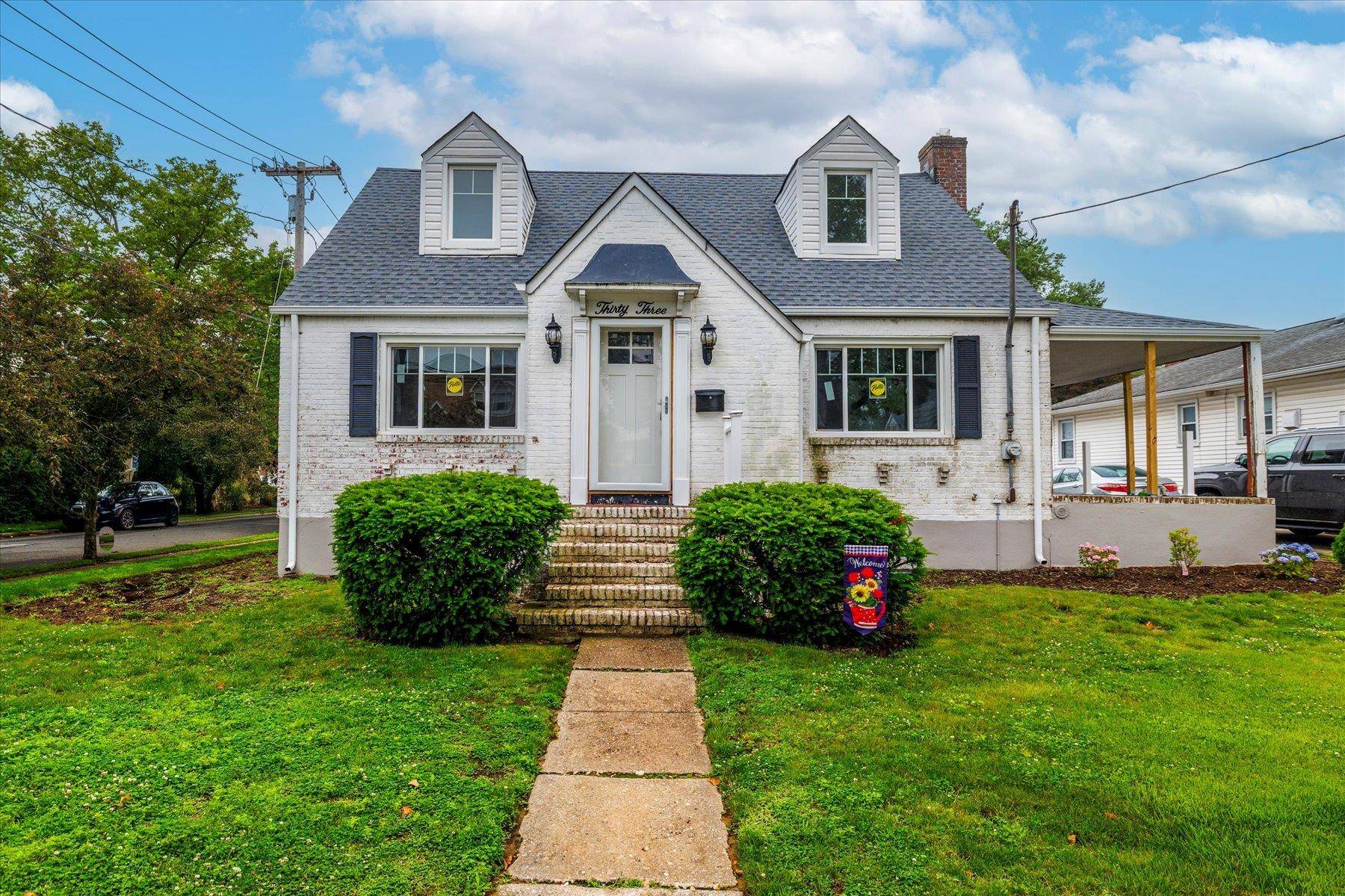 MOTIVATED SELLER ! ! ! Welcome to 33 Farnum Street in the Incorporated Village of Lynbrook.