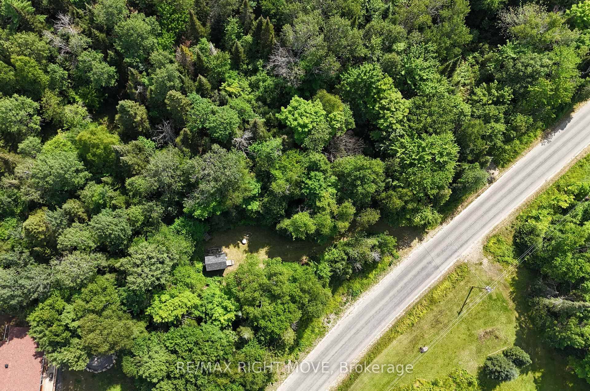 This beautiful 1. 5 ac lot is located in Kearney, Ontario where nature meets convenience.