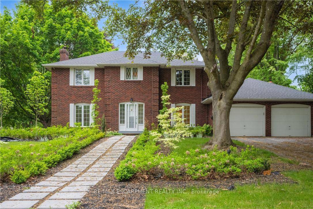 Incredible Opportunity in a Prime Location just steps from Lakeshore !