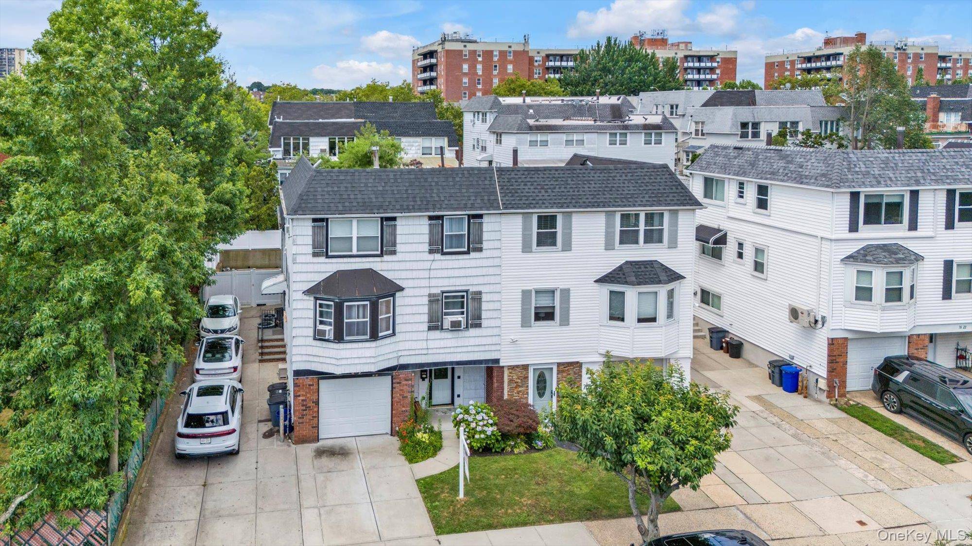 Welcome to this exceptional Over size property 39 X 100, coming along with 5 parking spots.